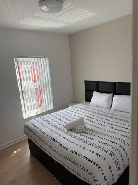 Two bedroom house free parking Apartment in Liverpool