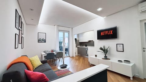 TV and multimedia, Kitchen or kitchenette, Living room, Seating area, Evening entertainment