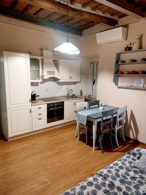 Dining area, kitchen