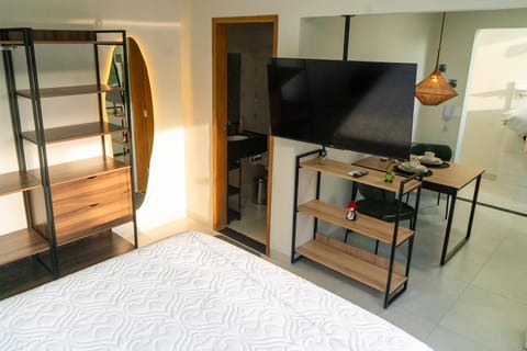 Bed, TV and multimedia, Photo of the whole room, Dining area, Bedroom, wardrobe
