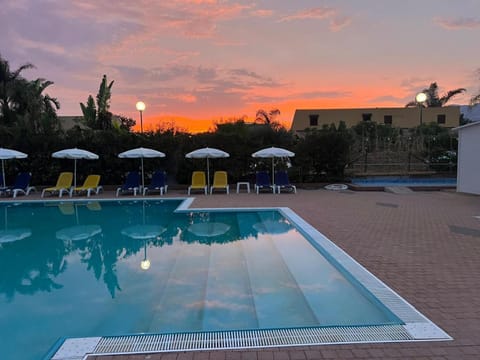 Swimming pool, Swimming pool