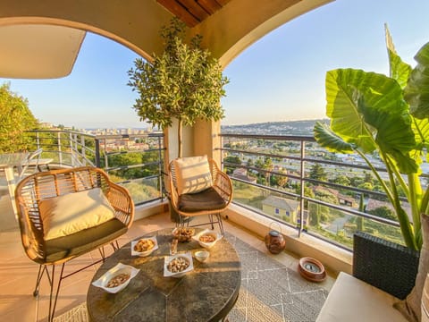 Evasion vue mer - Wifi, Piscine, Parking, 4pers Apartment in Nice