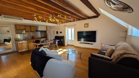 View (from property/room), Living room, internet, kitchen