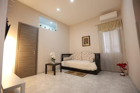 Bed, Living room