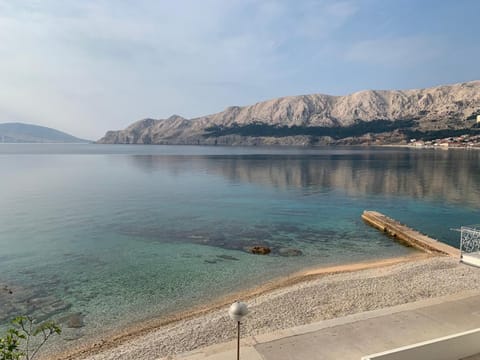 Steinhaus im Zentrum, 50 m zum Meer Apartment in Lika-Senj County