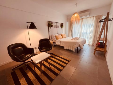 Bed, Photo of the whole room, Seating area, Bedroom