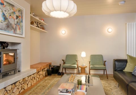 TV and multimedia, Living room, Decorative detail, Seating area