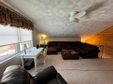 Communal lounge/ TV room