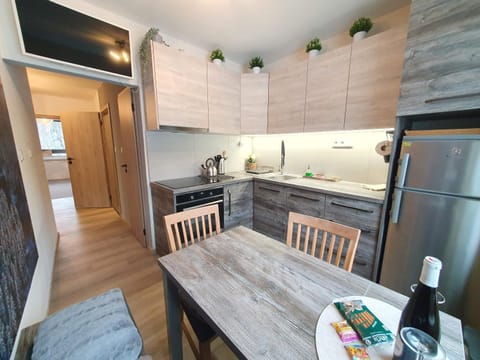 Kitchen or kitchenette, Dining area, dishwasher, oven, stove