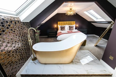 Photo of the whole room, Bedroom, Bath