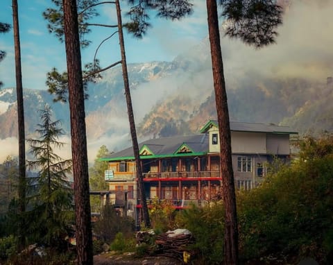 Property building, Restaurant/places to eat, Natural landscape, Mountain view