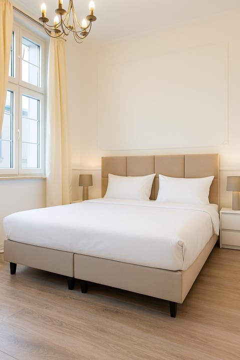 Bed, Living room, Photo of the whole room, Bedroom