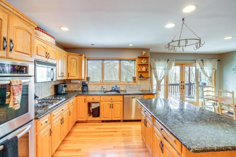 Less Than 1 Mi to Hunter Mtn Spacious Home with Hot Tub! House in Hunter