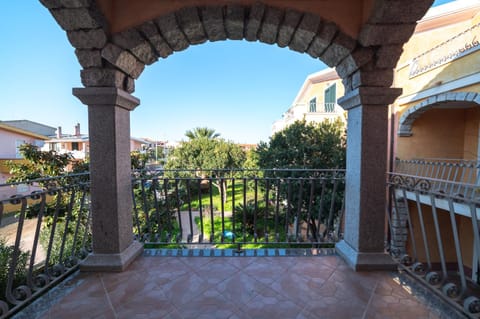 Property building, Day, View (from property/room), Balcony/Terrace