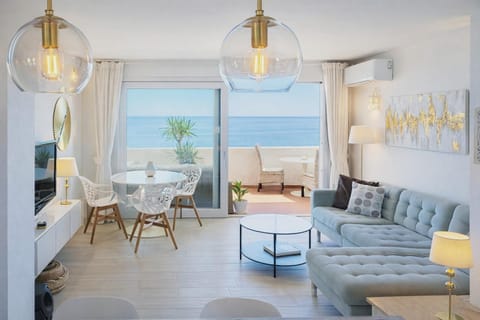Living room, Dining area, Sea view