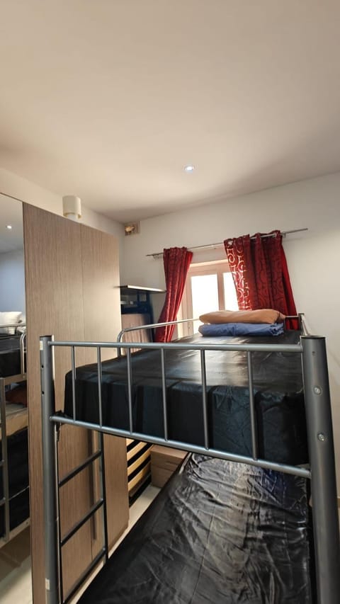 Girls Only Shared Room Gzira #3 Hostel in Sliema