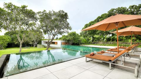 Garden view, Pool view, Swimming pool, sunbed