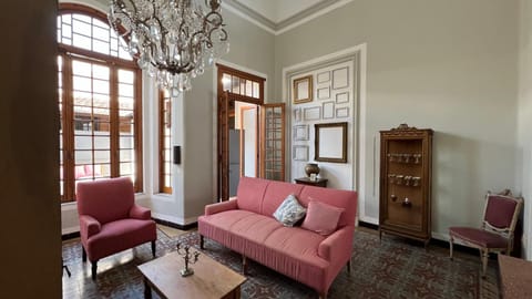 Living room, Seating area