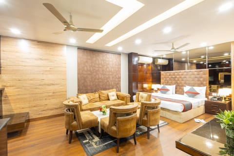 Seating area, Bedroom, air conditioner