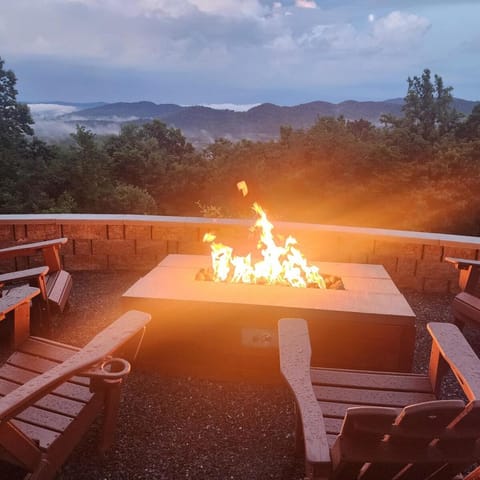 View (from property/room), Balcony/Terrace, Mountain view, fireplace