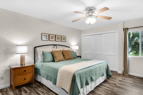 Sugar Beach C-8 (2/2) House in Lower Grand Lagoon