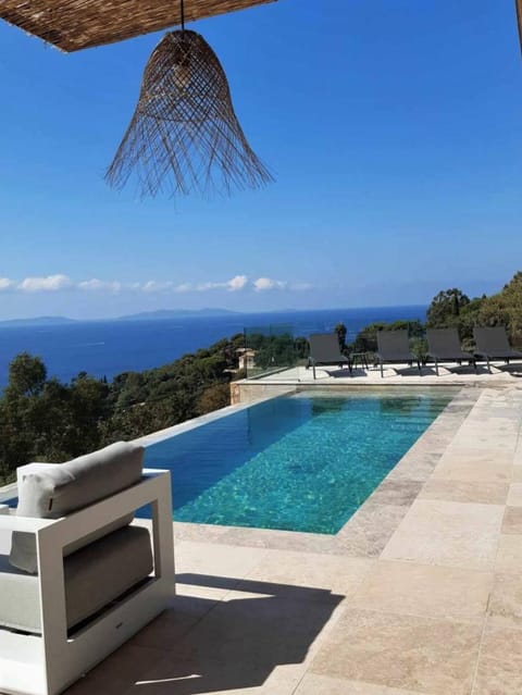 Balcony/Terrace, Sea view, Swimming pool