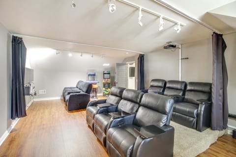 Private Pool and Game Room Home Near Savannah House in South Carolina