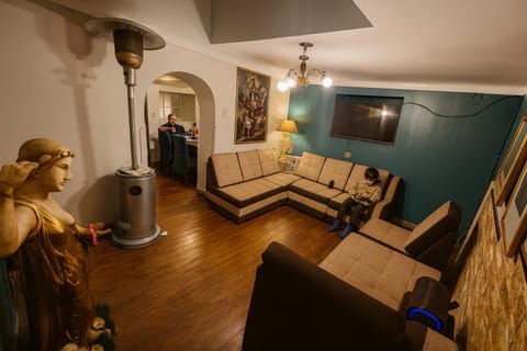 Communal lounge/ TV room, TV and multimedia, Living room, Seating area