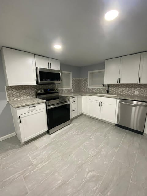 Spacious 3 Bedroom , 2 Bath House House in Stono River