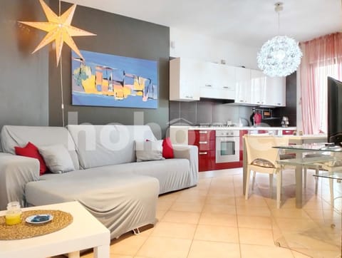 TV and multimedia, Kitchen or kitchenette, Living room, Seating area, Dining area