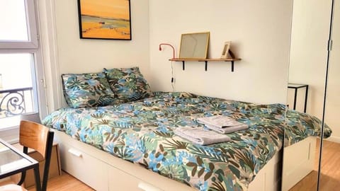 Bed, Photo of the whole room, Bedroom, internet