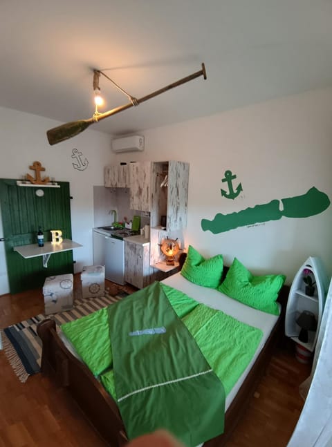 Bed, Kitchen or kitchenette, Photo of the whole room, Bedroom