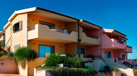 Property building, Facade/entrance, Balcony/Terrace