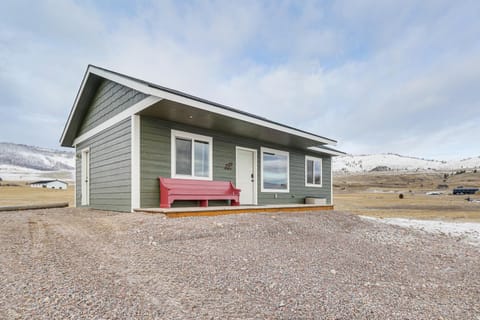 Starry Skies and Mtn Views Family Retreat in Elmo House in Idaho