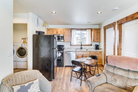 Starry Skies and Mtn Views Family Retreat in Elmo House in Idaho