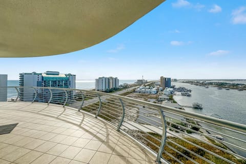 Natural landscape, View (from property/room), Balcony/Terrace, Lake view, Sea view