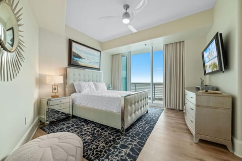 Bed, TV and multimedia, Balcony/Terrace, Bedroom