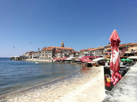 Neighbourhood, Natural landscape, Beach