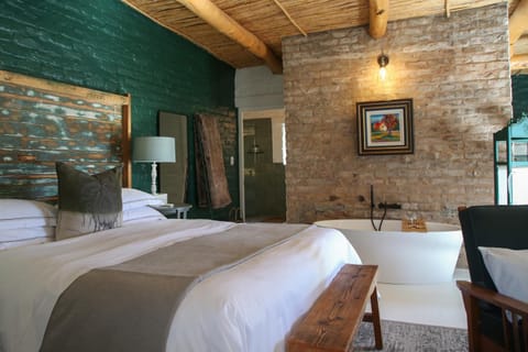 Bed, Photo of the whole room, Bedroom, Bath