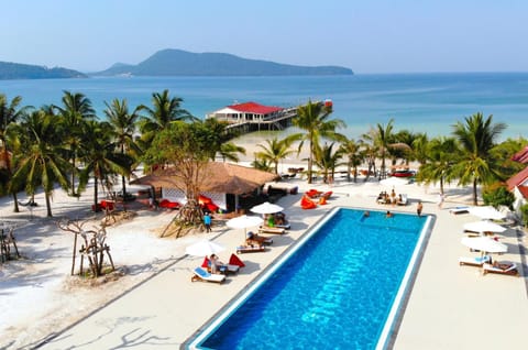 Property building, Lounge or bar, Beach, Swimming pool