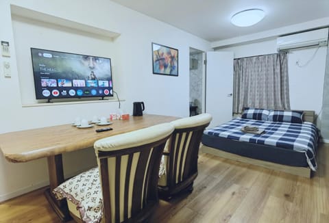 Bed, TV and multimedia, Living room, Seating area, Dining area