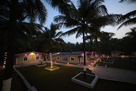 Property building, Natural landscape, Garden view