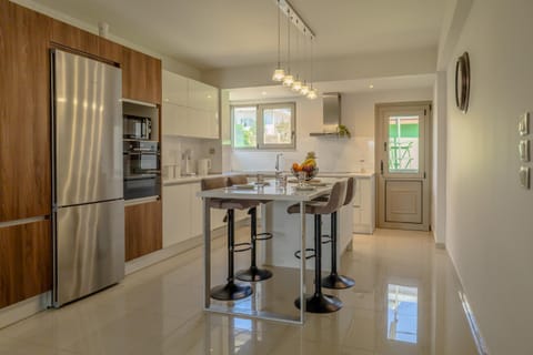 Kitchen or kitchenette, Dining area, dishwasher, oven, stove