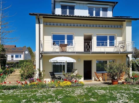 Property building, Garden, Balcony/Terrace
