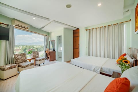 Bed, Natural landscape, Photo of the whole room, Seating area, Bedroom