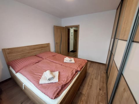 Photo of the whole room, Bedroom, towels, wardrobe