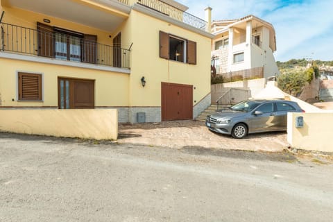 Casa Sa Montera A - appartamento con balcone Apartment in Santa Maria Navarrese