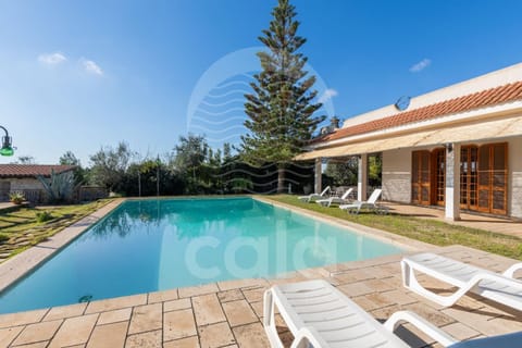 Property building, Garden, Garden view, Pool view, Swimming pool, sunbed