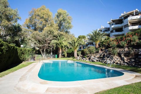 Beachside Apt: Remote Work, *Year-Round Pool* Apartment in Benalmadena