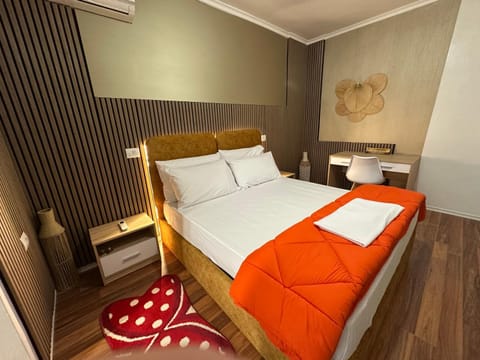 Bed, Photo of the whole room, Bedroom, air conditioner